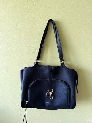 DKNY Leather Black Medium Tote Shoulder Strap Zip Top Lined, Inner Pockets Gold