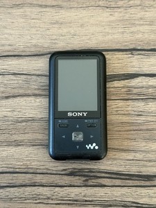LECTEUR MP3 SONY Walkman NWZ-B135 2 Go rouge/argent.(Boîte 16). EUR 114,84 - FR