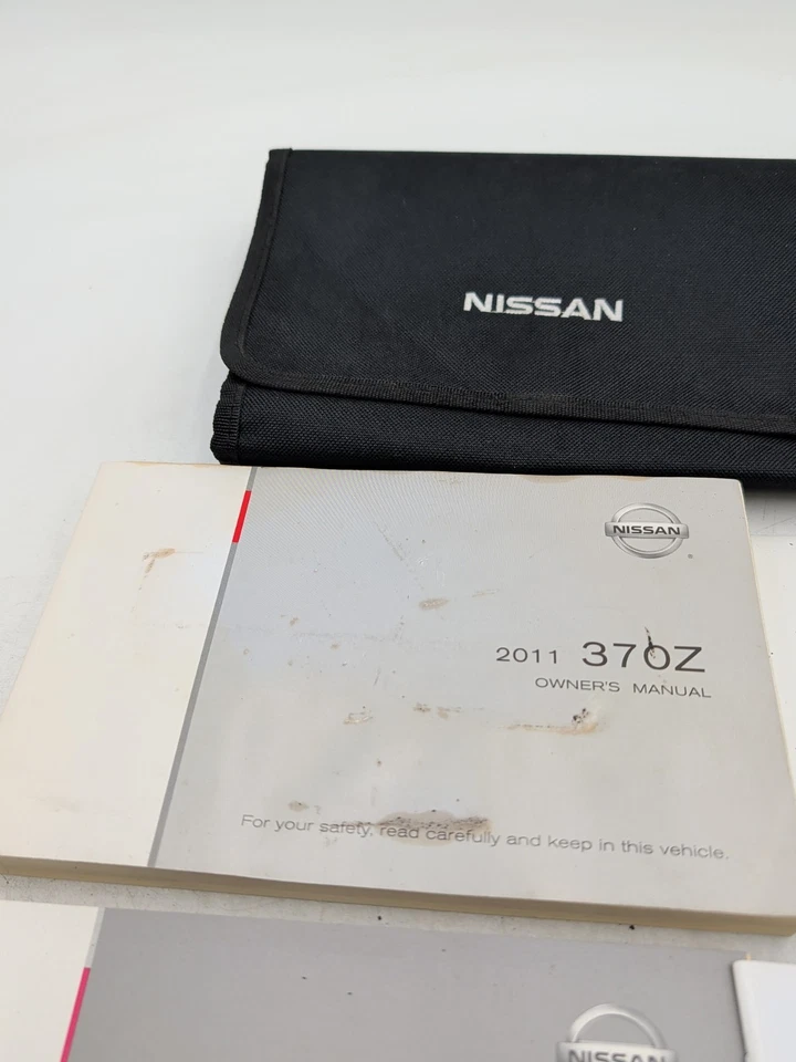 Nissan 370Z 2011 manual del propietario con estuche referencia rápida y CD Foto 2 de 4