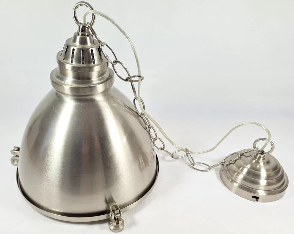 Luz colgante y pantalla de lámpara de techo de metal industrial plateado vintage Foto 3 de 4