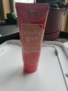 starlit glow highlighting moisturizer