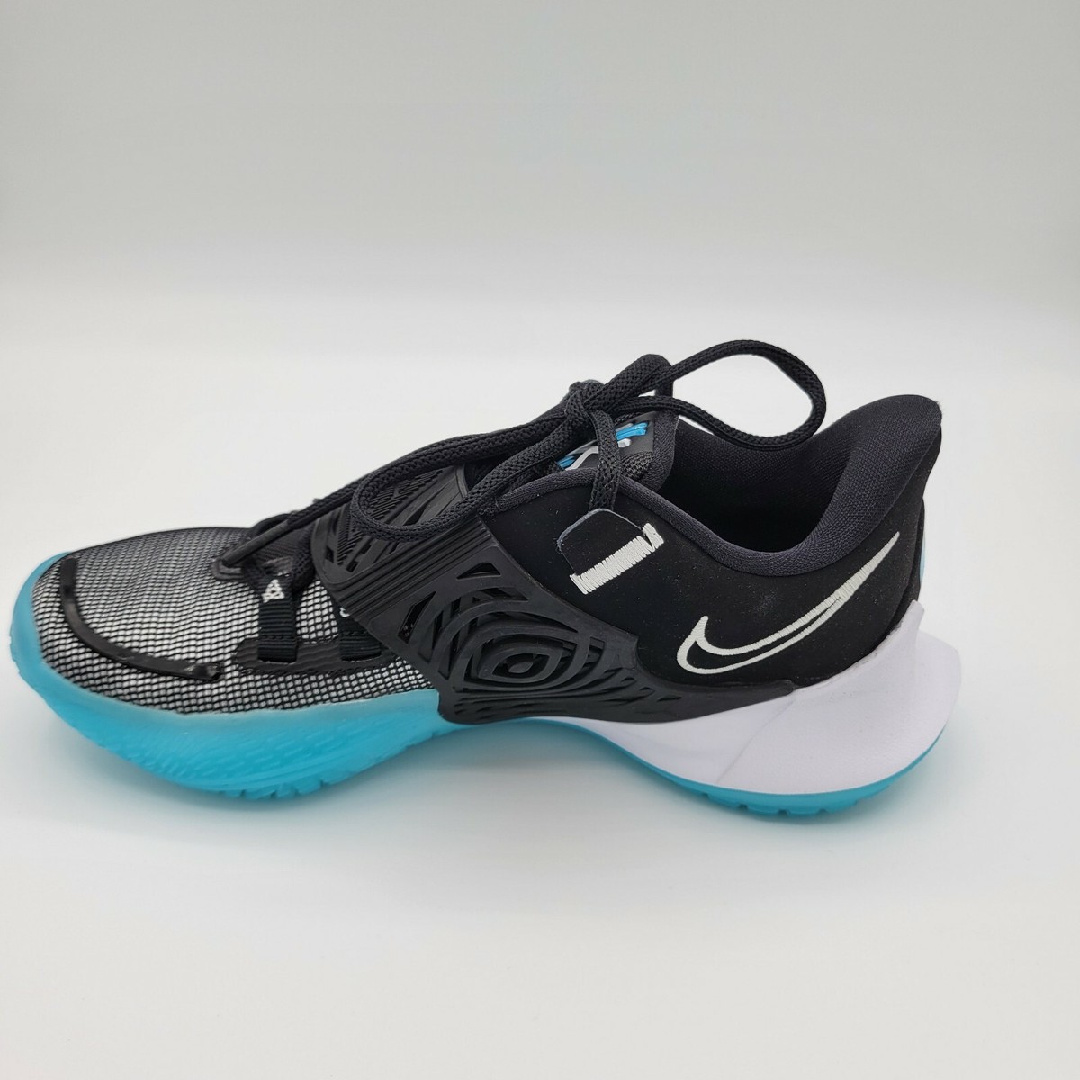 kyrie irving low 3 moon