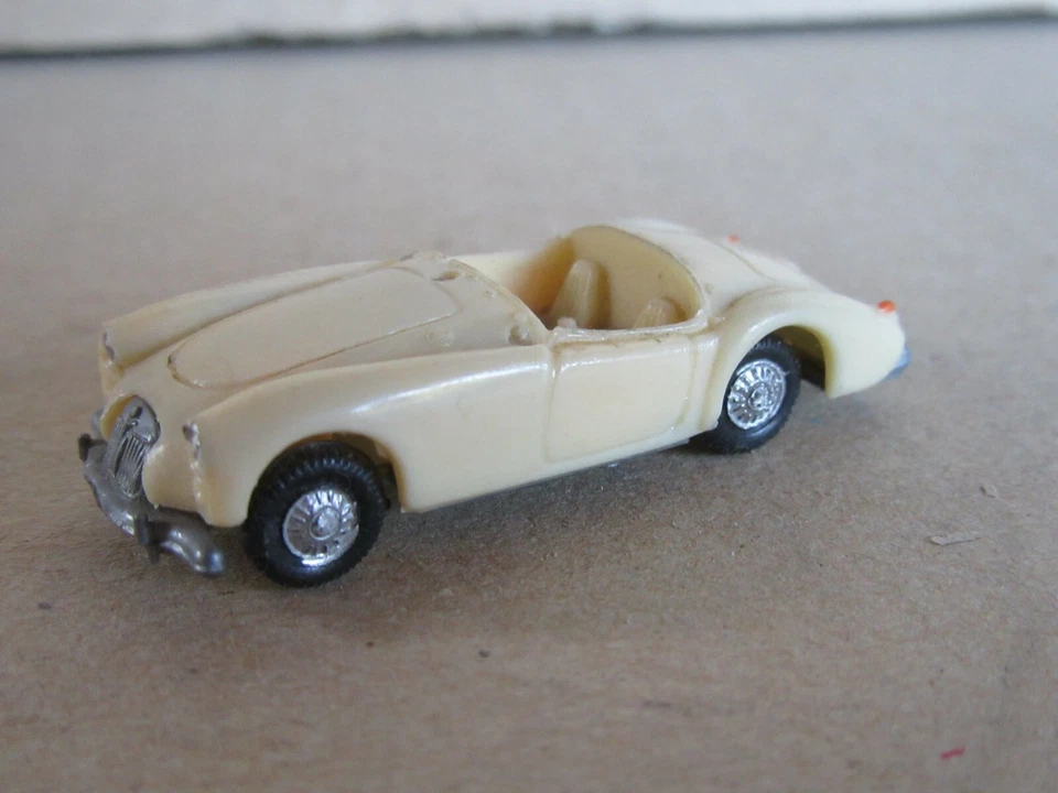 Giocattolo In Plastica Eko 2101 Spagna MG 1600 Beige 1:86 - Immagine 4 di 4