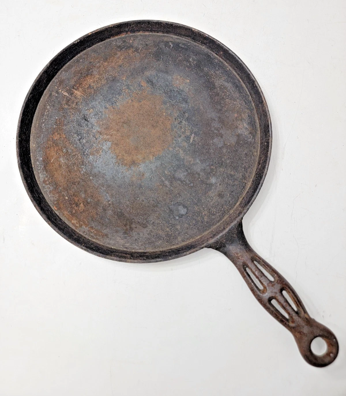 Antique Gate Mark CAST IRON SKILLET Heat Ring, Pierced Handle
Opens in a new window or tab