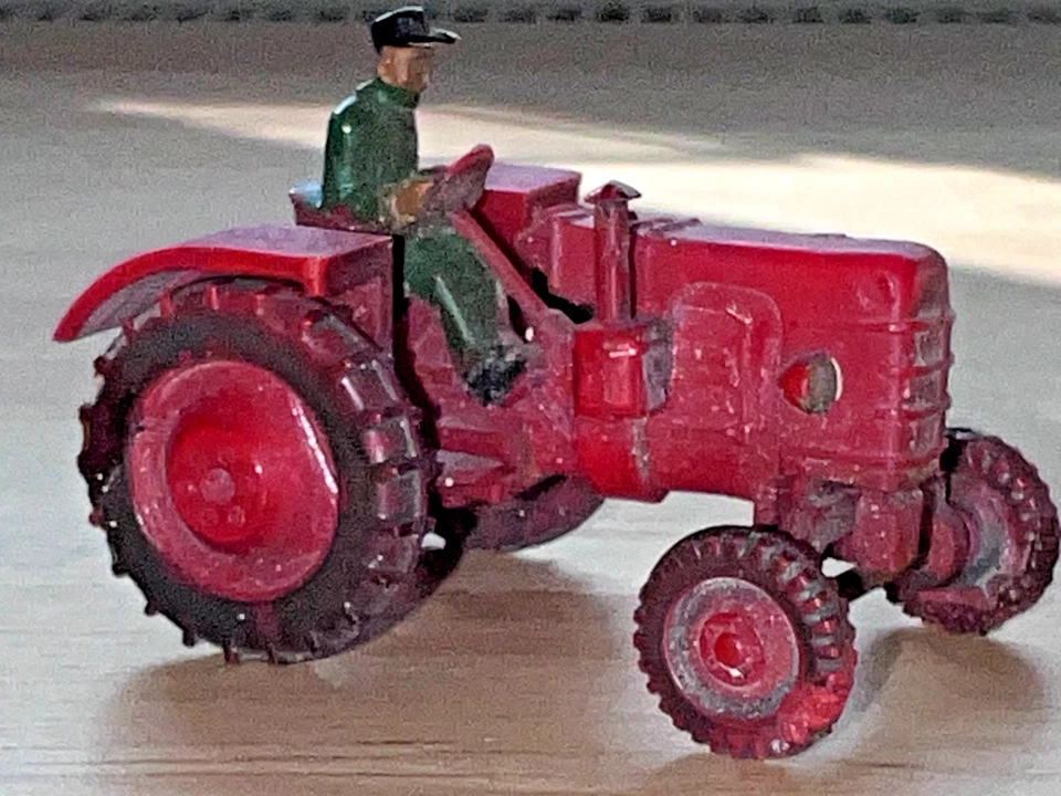 Siku Plastik V 48 Fahr-Dieselschlepper