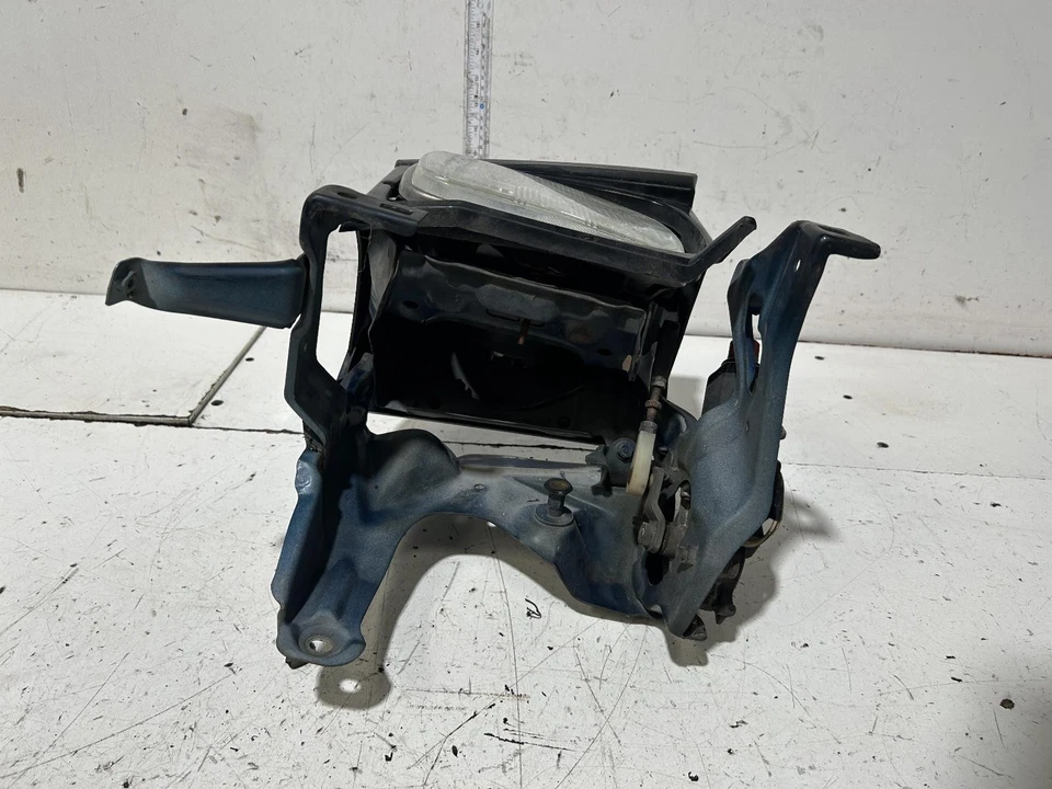 Toyota Celica Right Head Light ST162 11/1985-04/1988 - image 2 of 4