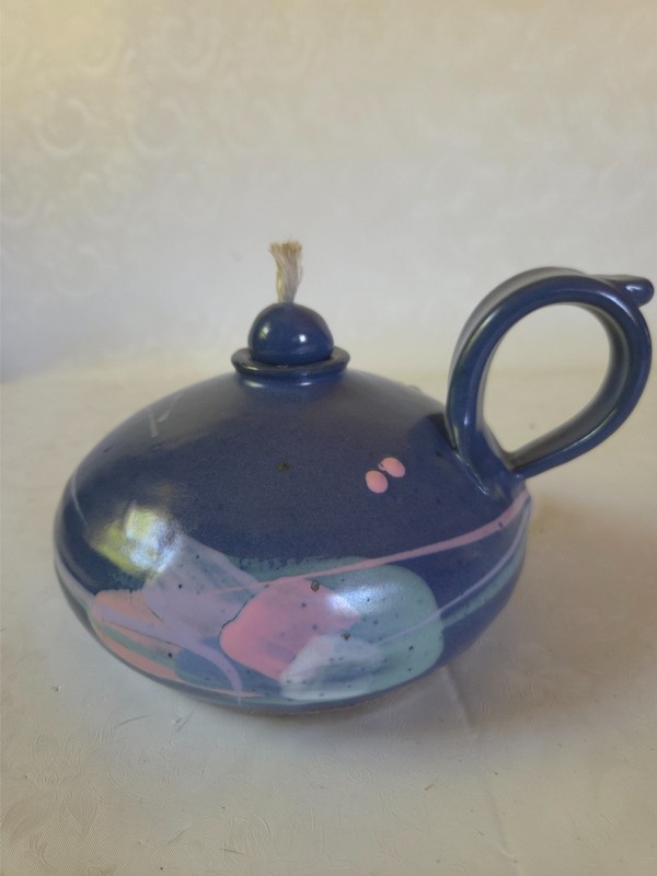 BEAUTIFUL VINTAGE TERESA BOWEN ART POTTERY, CANDLE OIL LAMP SIGNED
