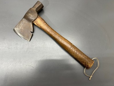 (H1) VINTAGE GERMANTOWN GTW HATCHET HAMMER AXE ROOFING DRYWALL SHARP! - VGC USA