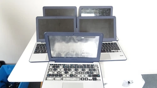 5 x ASUS C202S Chromebooks - no chargers - Spare or repair - Job lot