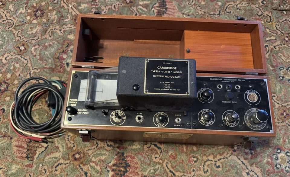 Electrocardiógrafo Modelo Cambridge “Versa-Scribe” Nº 18.018-9 Foto 2 de 4