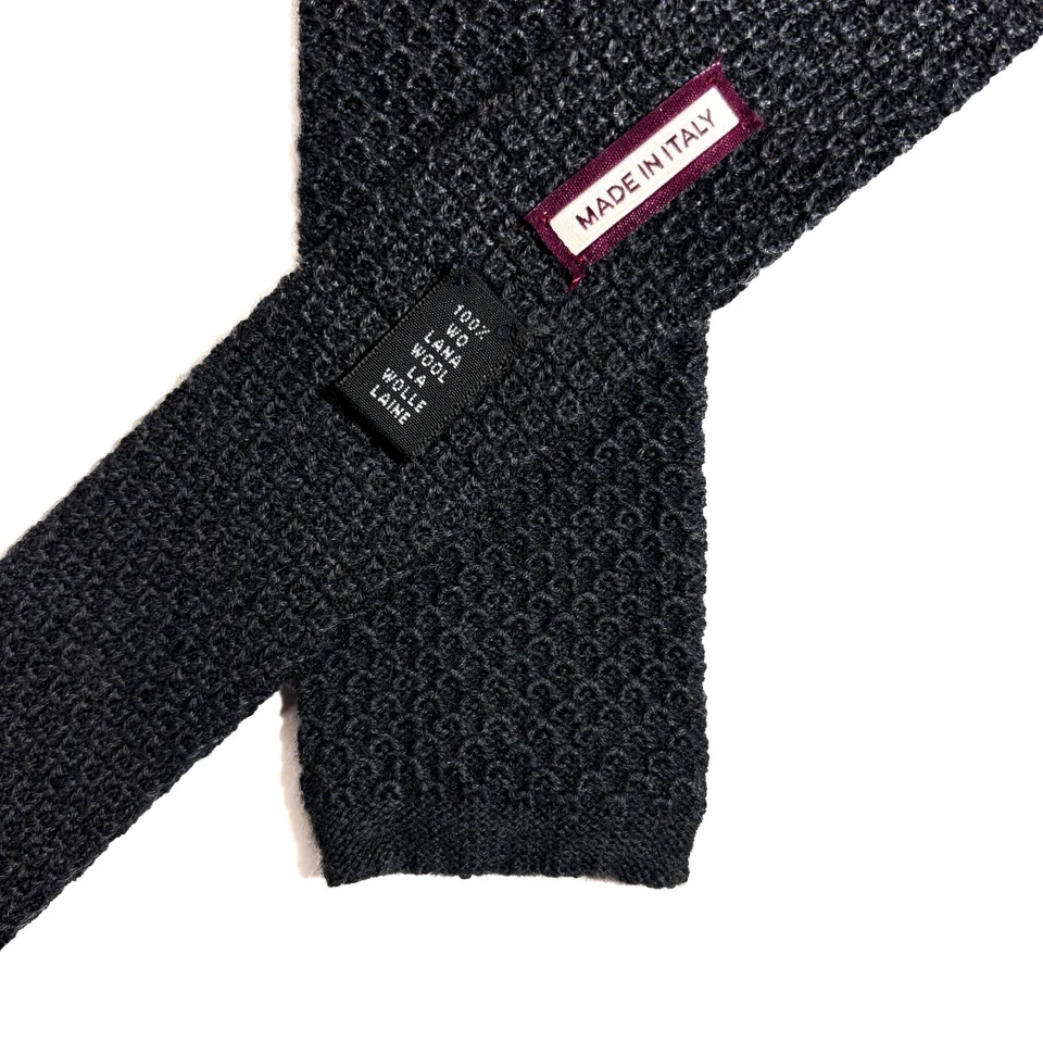 Corbata tejida de lana gris carbón nudo grande (hecha a mano en Italia) Foto 4 de 4