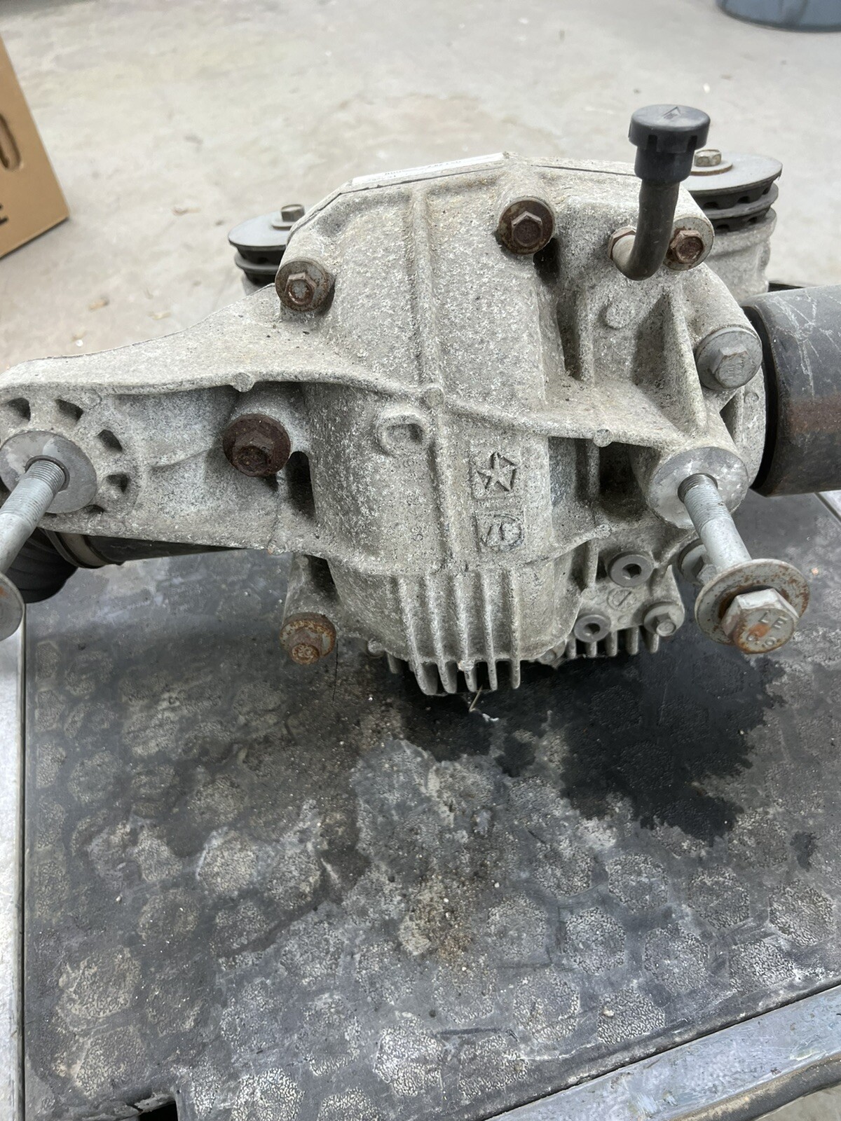 2015-2021 DODGE CHALLENGER HELLCAT OEM REAR DIFF DIFFERENTIAL 2.62 LSD ...