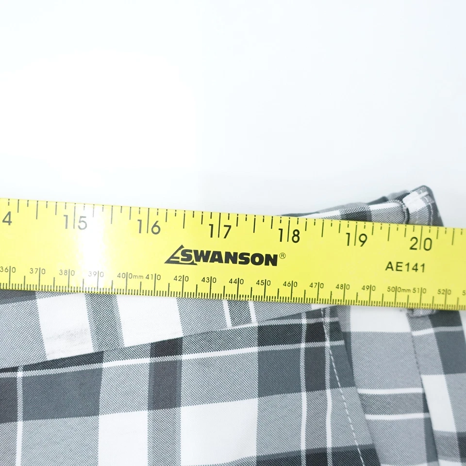 Haggar Shorts Men's 42 Gray White Plaid 100% Polyester Slash Pockets Zip Fly - Image 2 of 4