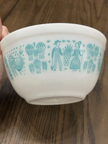 Vintage PYREX Amish Butterprint #402 1 1/2 QT. Mixing Bowl