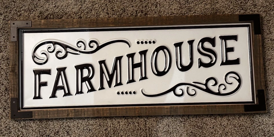 Letrero de metal rústico de granja con marco de madera Foto 3 de 4