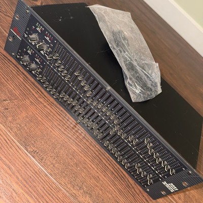 DBX 2231 31 Band Dual Channel EQ Limiter Type III Noise Reduction Rackmount Sk
