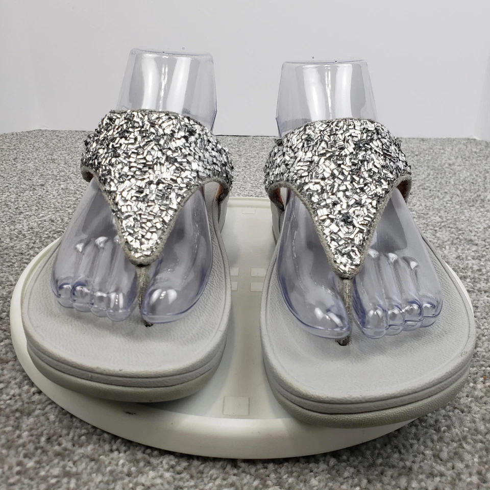 Sandália FitFlop Lulu prata cintilante enfeite de contas tanga anabela feminina tamanho 8 - Imagem 3 de 4