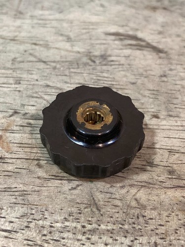 Armstrong 523 Stove - Valve Wheel Knob and Screw - Crack and Discoloration - Picture 12 of 13