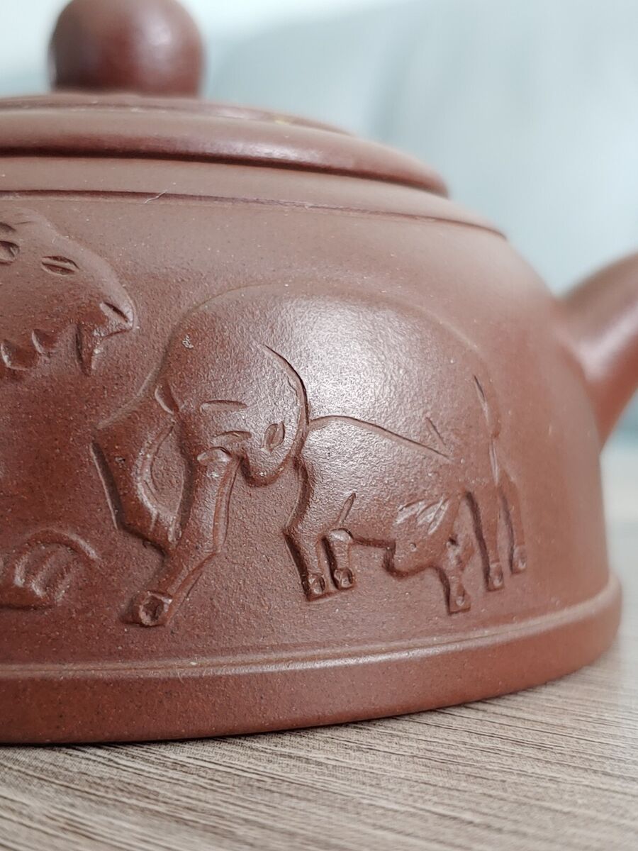 张秀玲阳刻三羊开泰祥云玉壁底紫砂壶Vintage China Yixing Zisha 张秀玲阳刻三羊开泰祥云玉壁底紫砂壶Vintage China Yixing Zisha