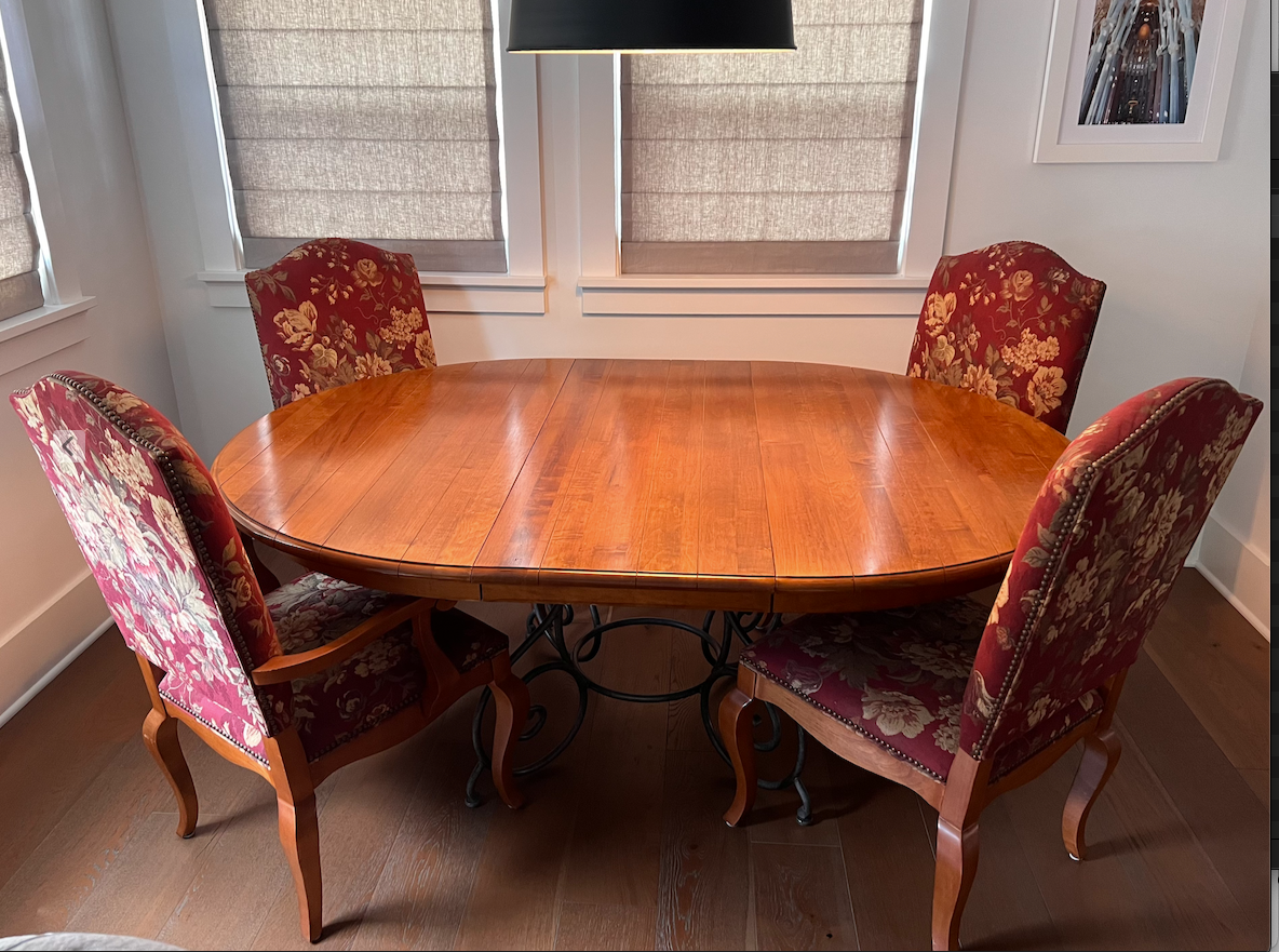 Ethan Allen round dining table with leaf extension and 4