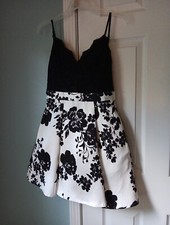 Windsor Floral  Blk & White Empire Waist Babydoll Cocktail Dress Built In Bra