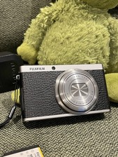 Y2K Fujifilm XF1 Compact Digital Camera with 4GB Memory Card Black 2000s Retro