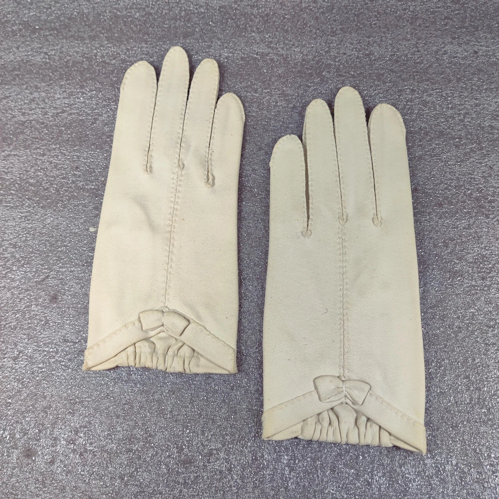 Vintage Saks Fifth Ave Gloves Women 6.5 Ivory Cotton Bow Driving Grandoe Classic