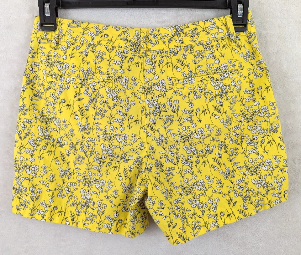 Pantalón Corto Chino Banana Republic Talla 2 Amarillo con Estampado Floral Elástico tiro Medio 3290 Foto 2 de 4