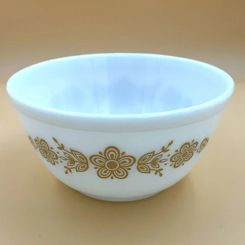 Vintage Pyrex  Butterfly Gold #402 Mixing Bowl 1.5 QT White w/brown Trim GUC!