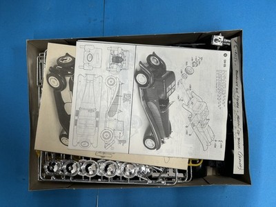 Italeri 1:24 Scale Bugatti 41 La Royale Model Kit No .702 Opened