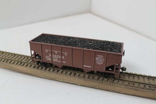 Tolva Athearn 5443 escala HO 34' con carga de carbón NYC 834592 MW Kadee's usada | Zustand: Used
