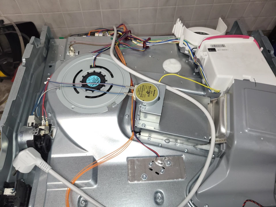 Bosch Kompakt Mikrowellenbackofen CMG636BS1/35 DEFEKT - Bild 3 von 4