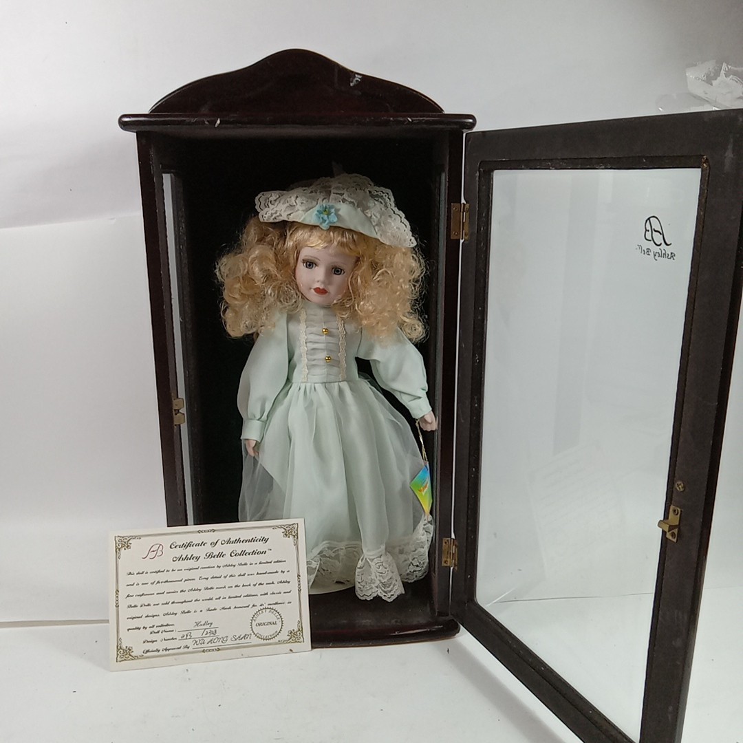 Vintage Ashley Belle Collectible Porcelain Doll (Hadley) With