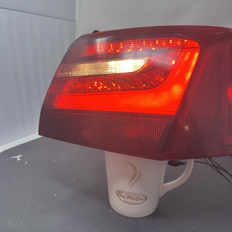 12-15 Audi A6 Quattro Conjunto de luces traseras exteriores laterales del pasajero trasero derecho OEM Foto 3 de 4