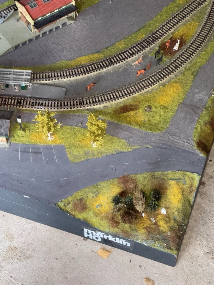 Märklin H0-Fertiganlage – Burg, Tunnel, Bahnhof – Spur H0 1:87 - Bild 4 von 4