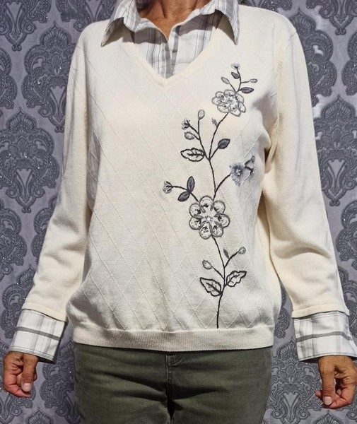 Women Alfred Dunner Sweater Beige Acrylic One size