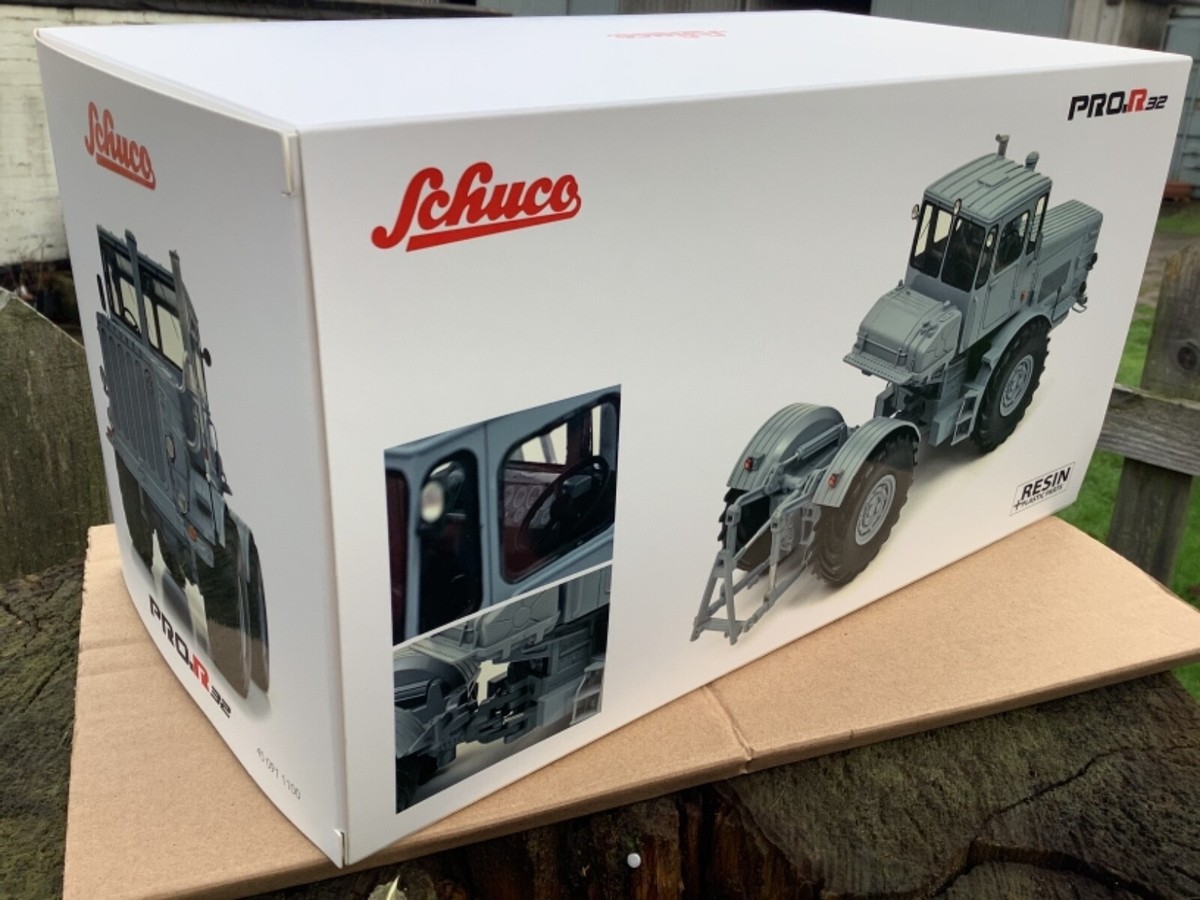 1/32 scale Schuco Pro R32 Kirovets K700 traktor tracteur tractor