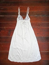 Wonder Maid Vintage Non Cling White Nylon Full Slip Size 32 New? Lace Flaw 2998A