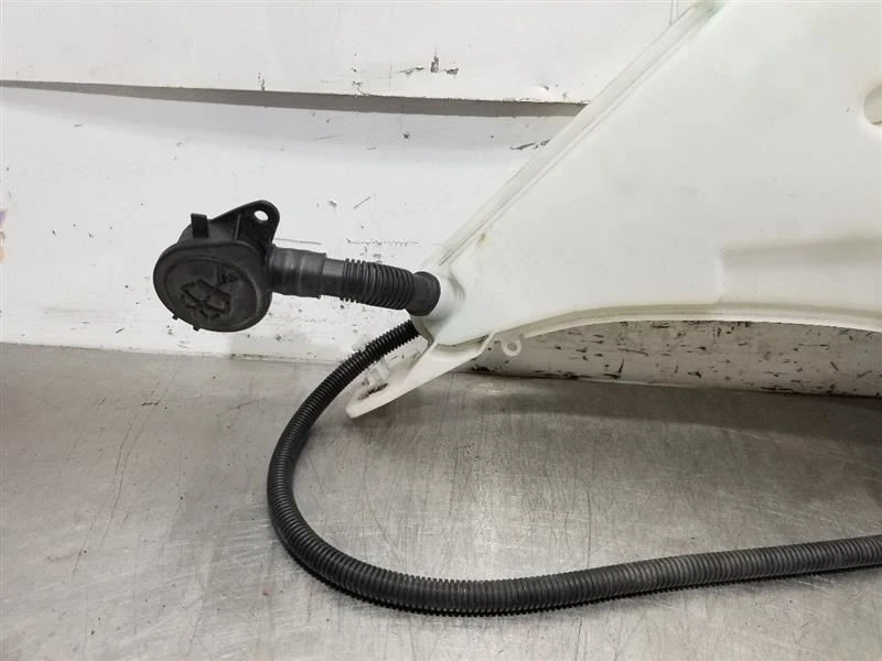 16 2016 BMW M235I WINDSHIELD WASH RESERVOIR WITH HEADLAMP WASHER - Image 3 of 4