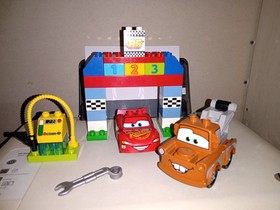 LEGO DUPLO DISNEY CARS CLASSIC RACE LIGHTNING  MCQUEEN & MATER SET# 10600 (READ)