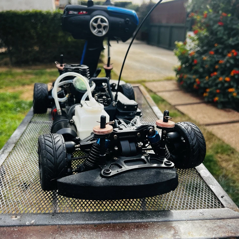 LAMBORGHINI REVENTON RC 1:10 A SCOPPIO Nitro Modello DeAgostini - Immagine 4 di 4