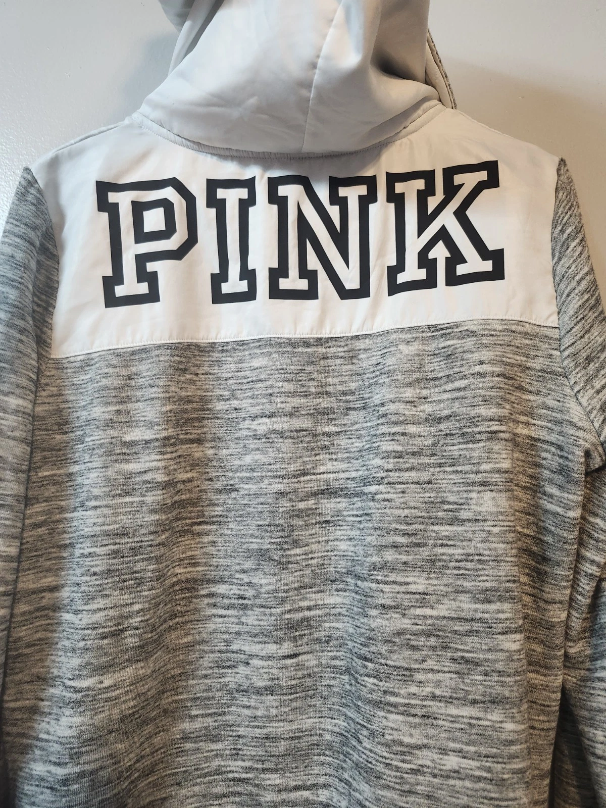 UNDERCOVER ROSA Victoria’s Secret Track Jacket Felpa con Cappuccio Pullover Quarto Zip Grigio Logo Taglia L