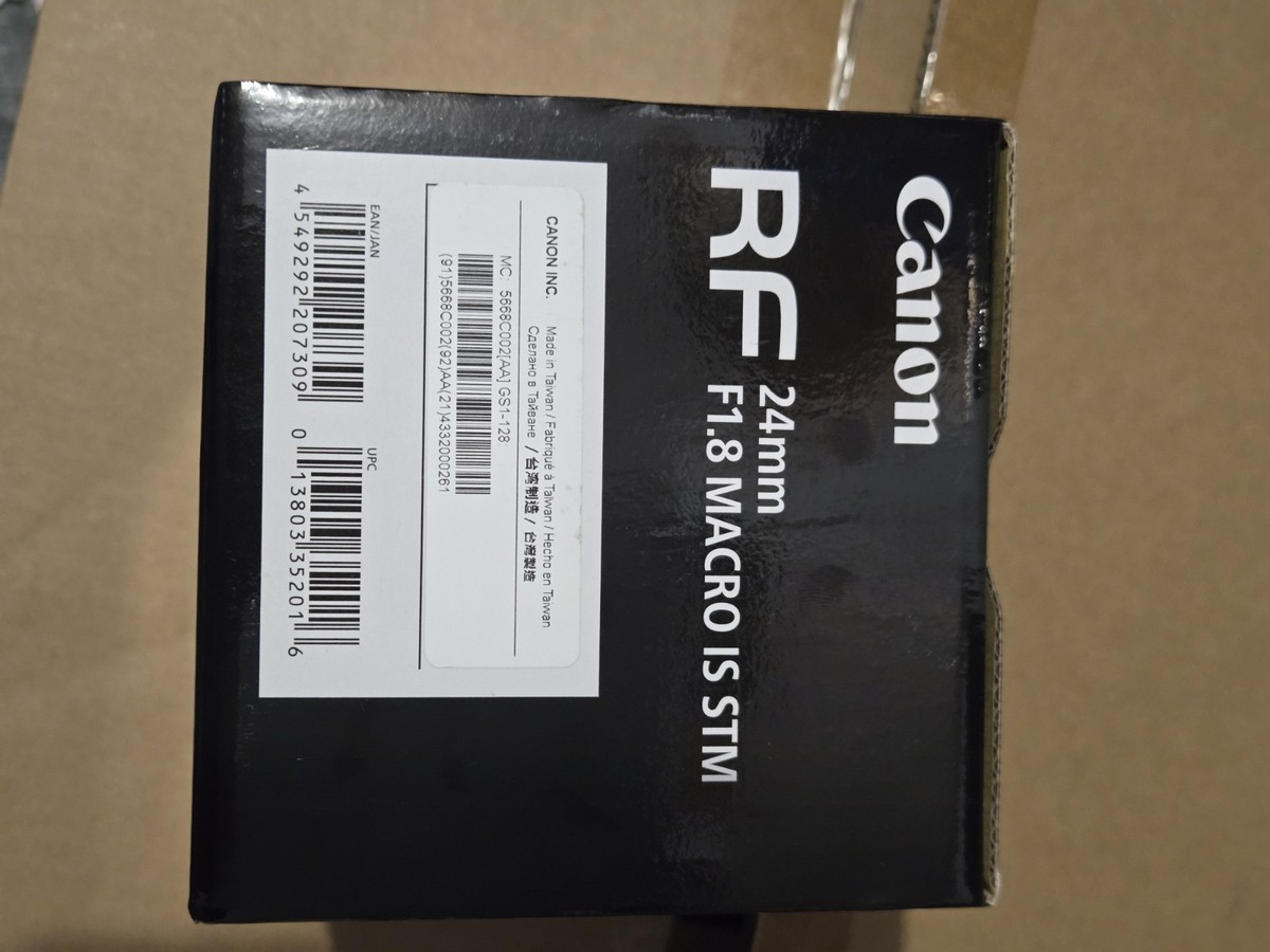 Canon RF 24mm f/1.8 MACRO IS STM Wide Angle Lens - Canon RF for