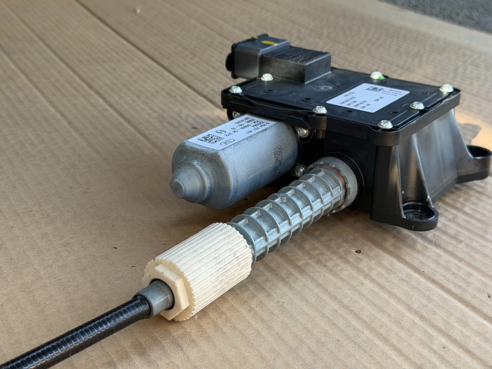 2004 - 2019 OEM MASERATI FERRARI ELECTRONIC PARKING BRAKE ACTUATOR MOTOR 229384