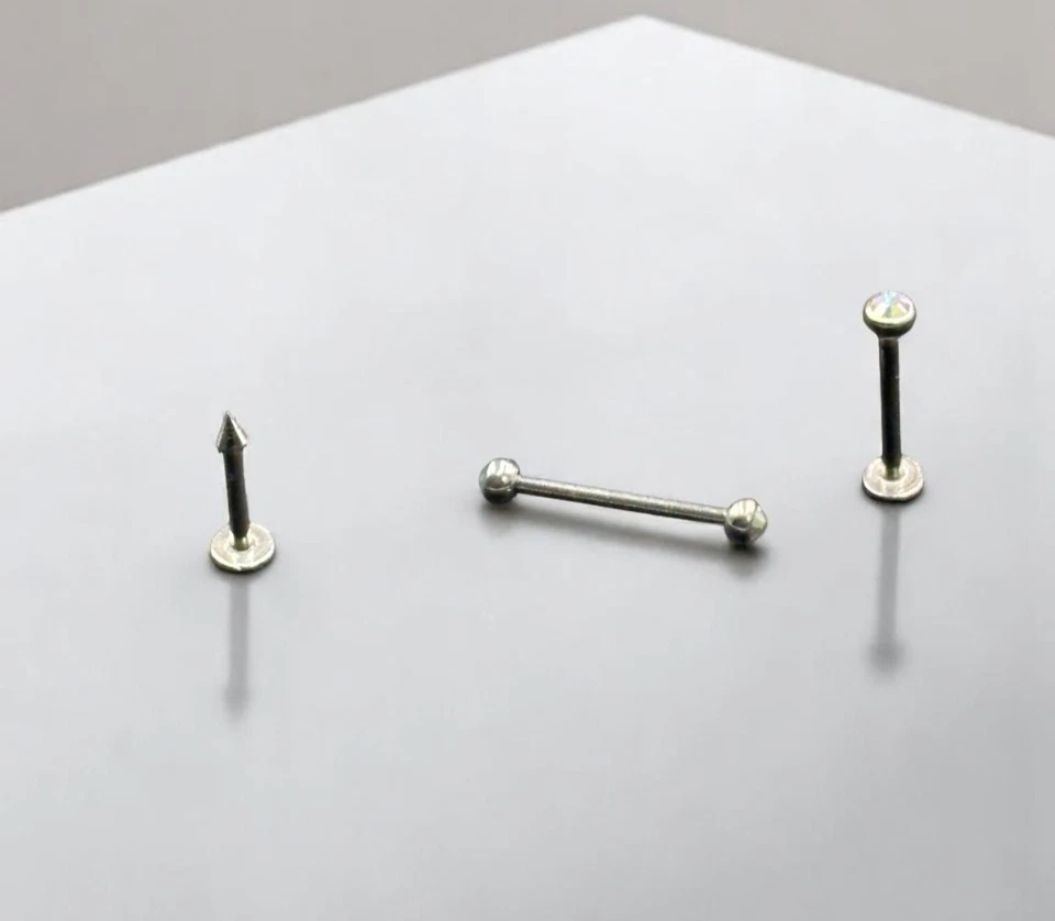Tre Piercing da labbra e orecchio in Acciaio chirurgico diametro mm. 1,2 - Immagine 2 di 4