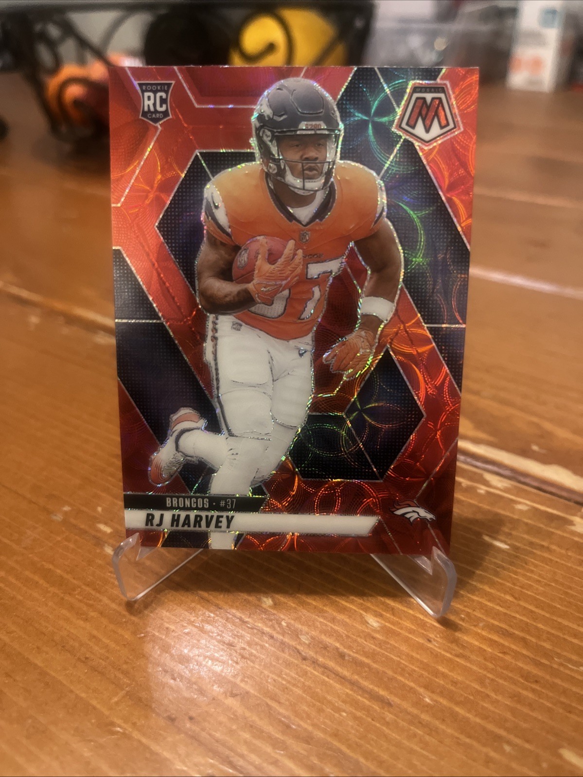 2025 Mosaic RJ Harvey Red Scoop Prizm RC #375 Holo Refractor Broncos