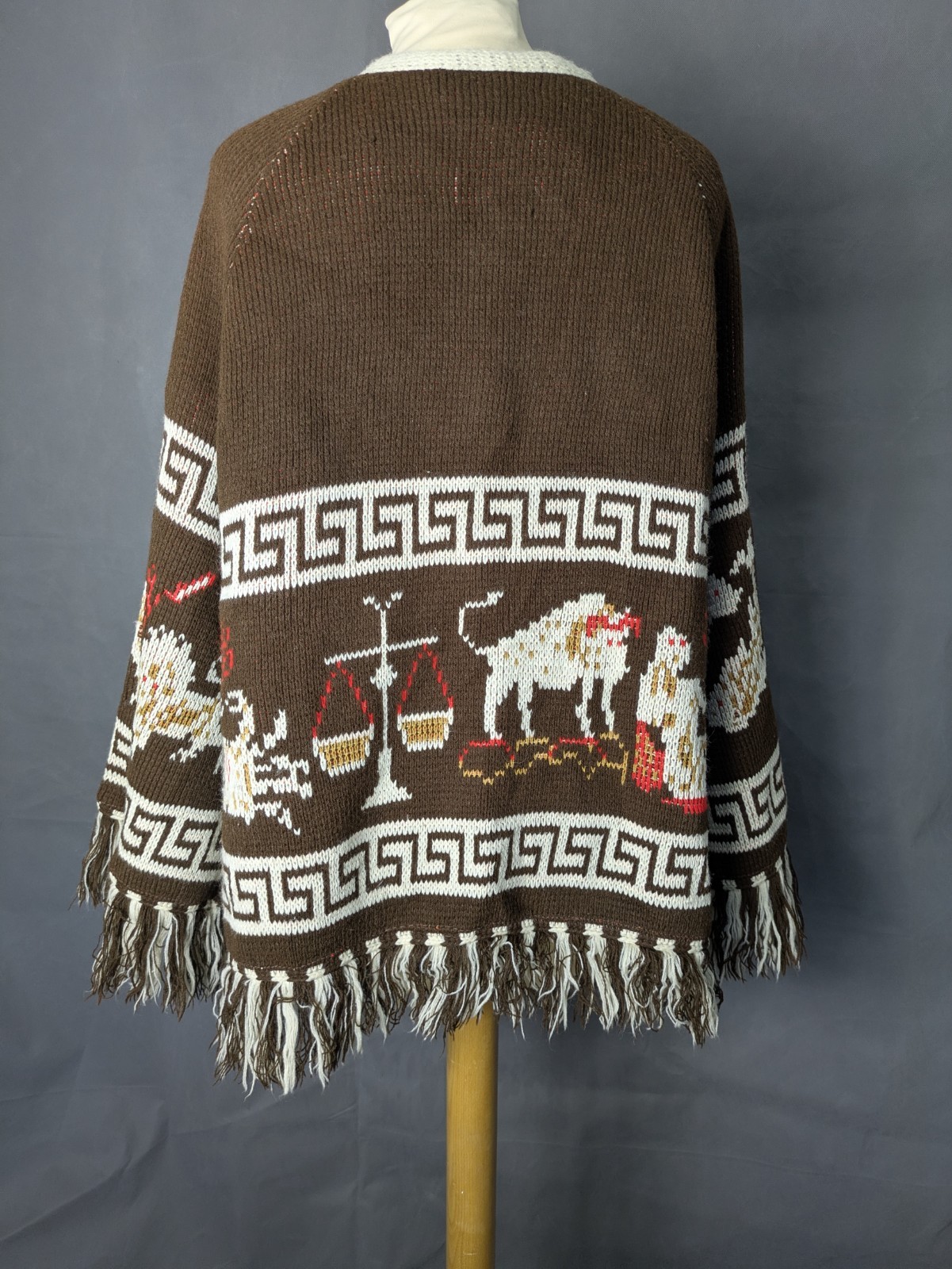 70s Astrology Zodiac Knit Poncho Cape – Carol Brent – Vintage Boho Fringe