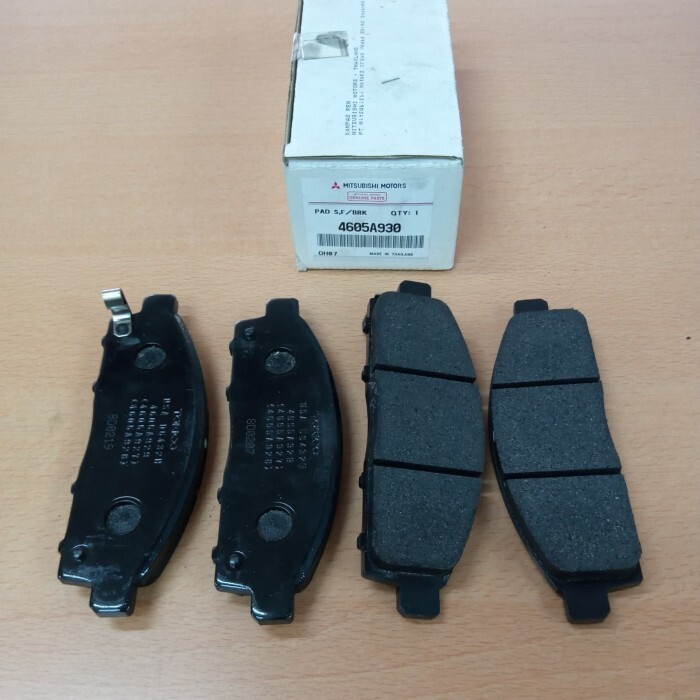 Genuine 2015 & up Mitsubishi Triton 4G64 4N15 Front Brake Pads 