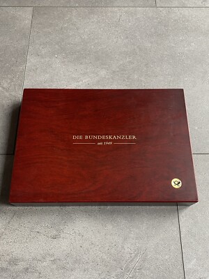 Edle Echtholz Münzkassette für Gedenkprägungen  Die Bundeskanzler seit 1949 