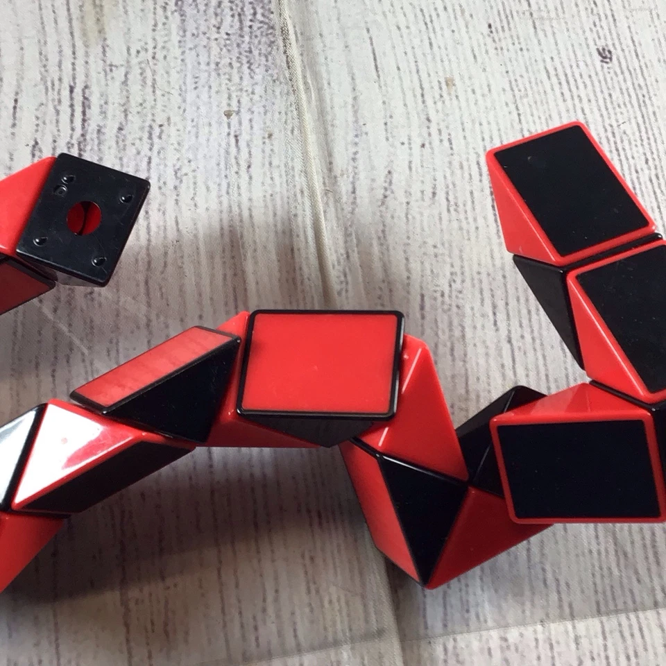 ShengShou Serpiente Mágica Negro y Rojo Rompecabezas Torcido Juguete - VENDEDOR DE EE. UU. - Foto 3 de 4